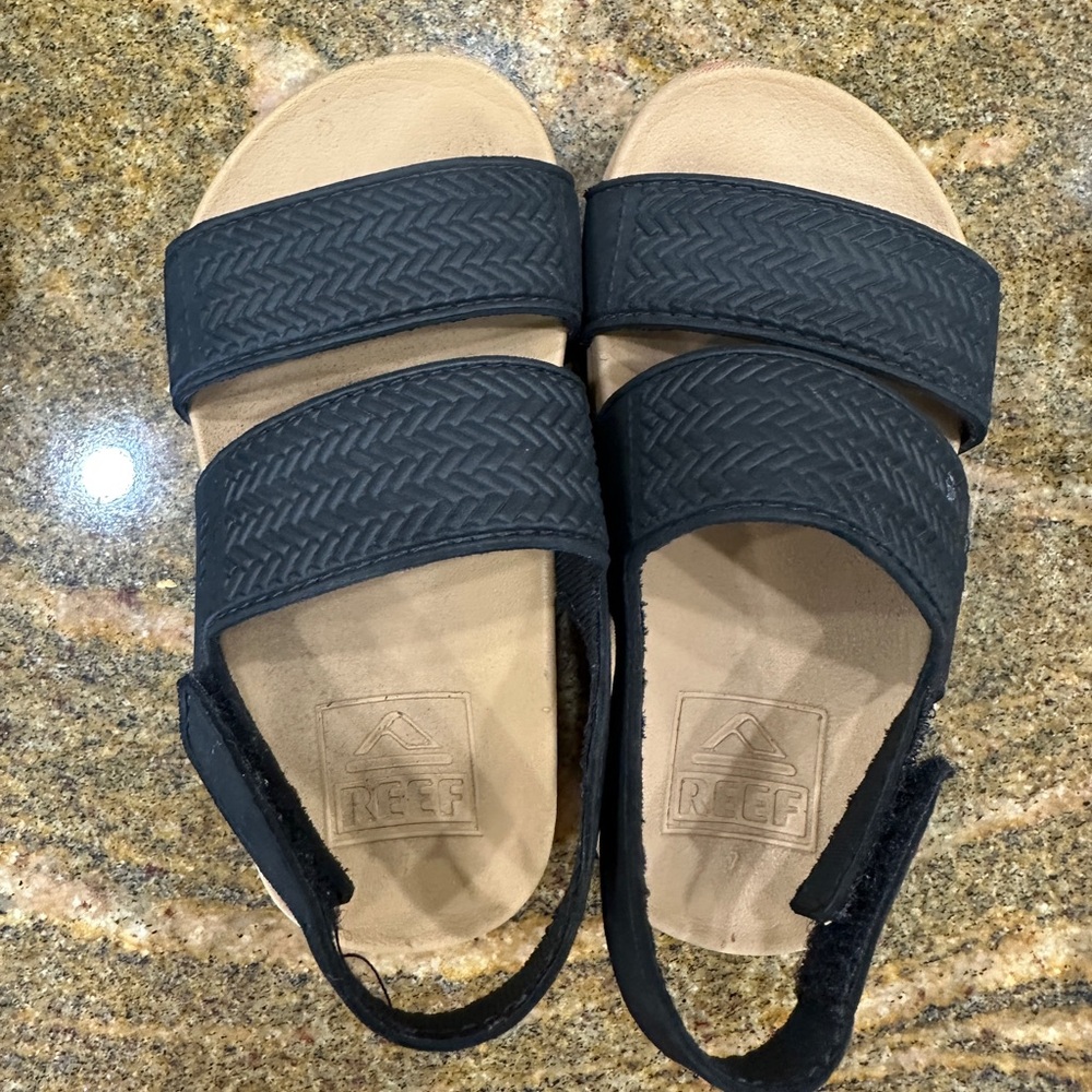 Reef Black Little Water Vista Sandals, Sz 7